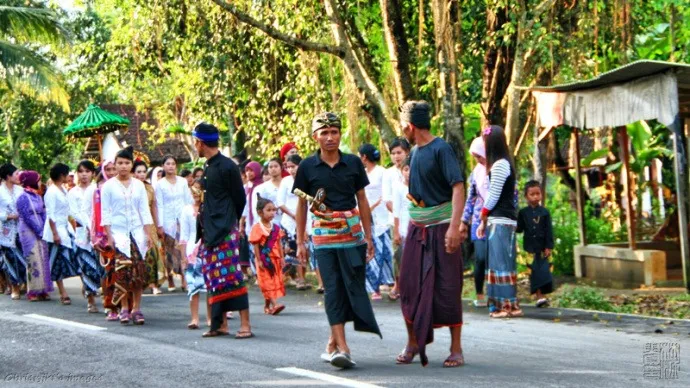 Upacara Adat Nyongkolan: Tradisi Pernikahan Suku Sasak Lombok