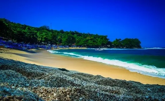 Pantai Rancabuaya, Eksotisme Batu Karang di Selatan Jawa Barat