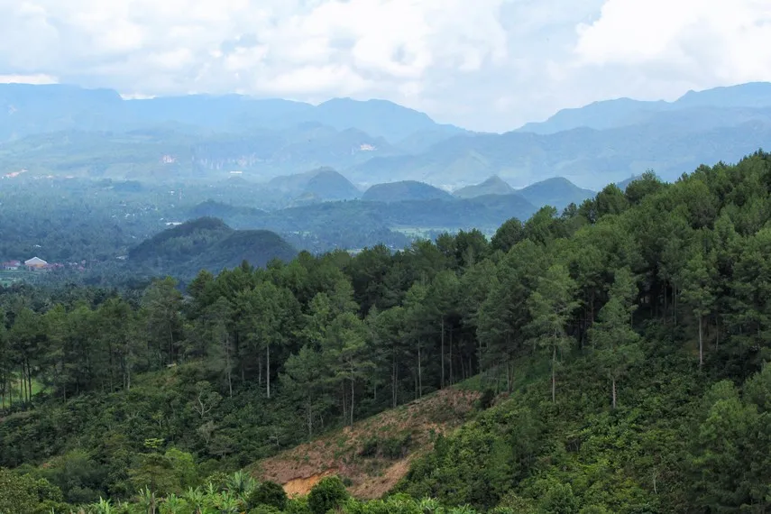 Panorama keren puncak Ampangan di kaki gunung Sago
