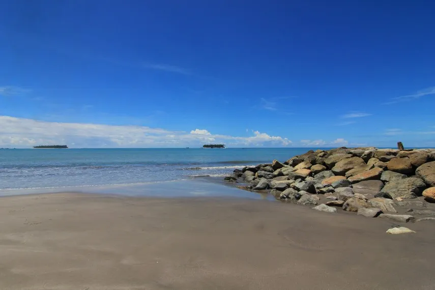 Pantai Gandoriah yang sejuk dan indah dari Pariaman