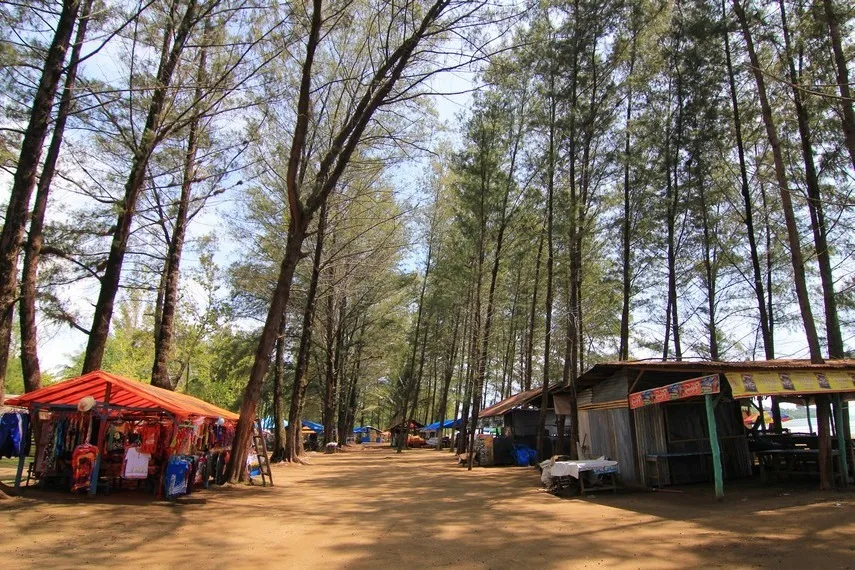 Kisah legenda di pantai Air manis - Hello Indonesia