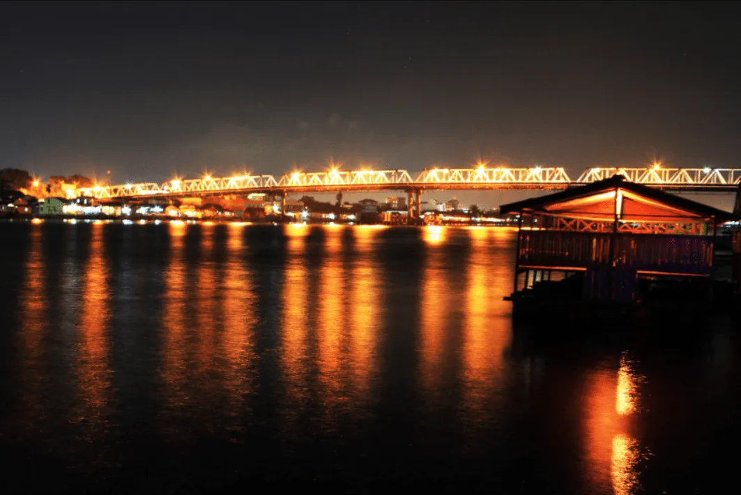 Keindahan Sungai Kapuas di Taman Alun-Alun
