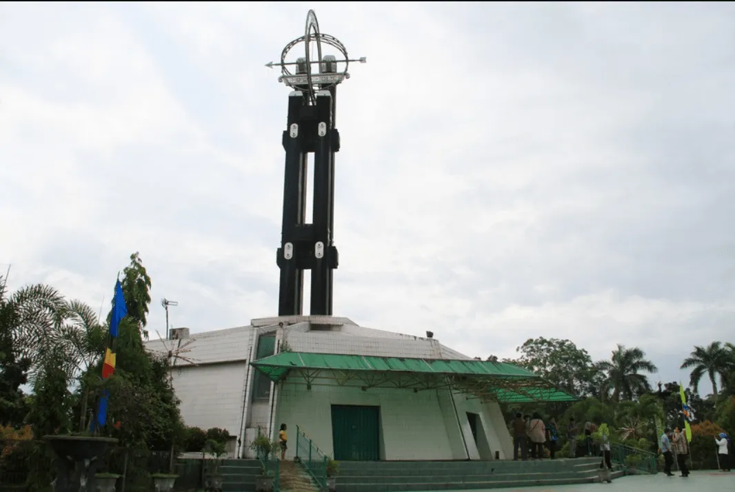 Tugu Khatulistiwa, Ikon Sejarah Kota Pontianak