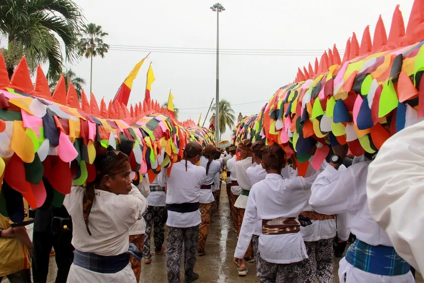 Mengulur Naga, Mengantarkan Naga Pusaka Kembali ke Asalnya