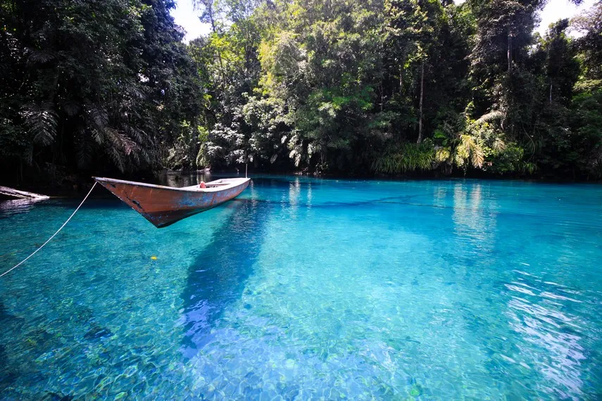 Danau Cantik Dua Rasa, Danau Labuan Cermin