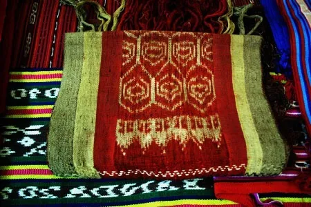 Kain Tenun, Budaya Khas Maluku