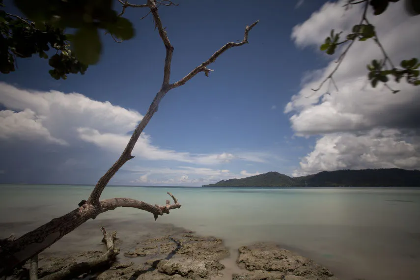 Pesona Ketenangan Pantai Sopapei