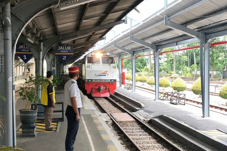 Tips dan Trik Bepergian dengan Kereta Api KAI: Membuat Perjalanan Anda Lebih Nyaman dan Menyenangkan